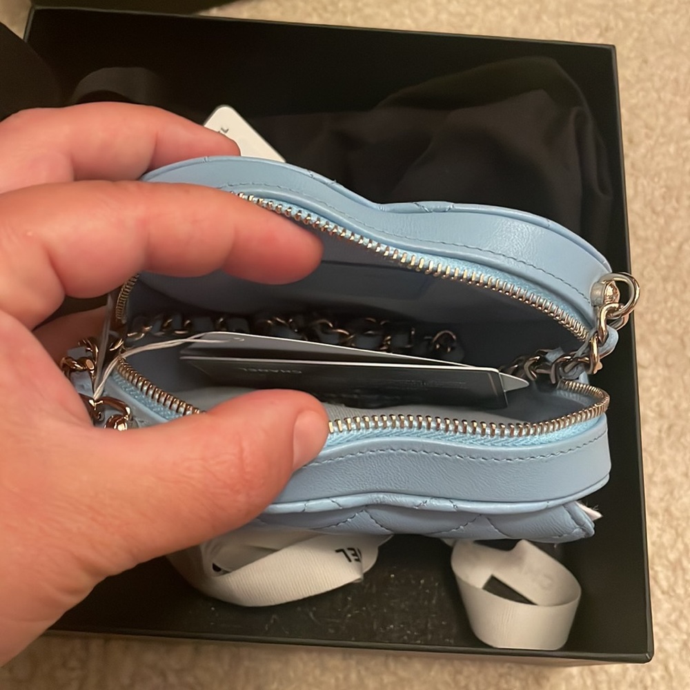š„Rare baby light blue Chanel heart bagš„ - Picture 5 of 8